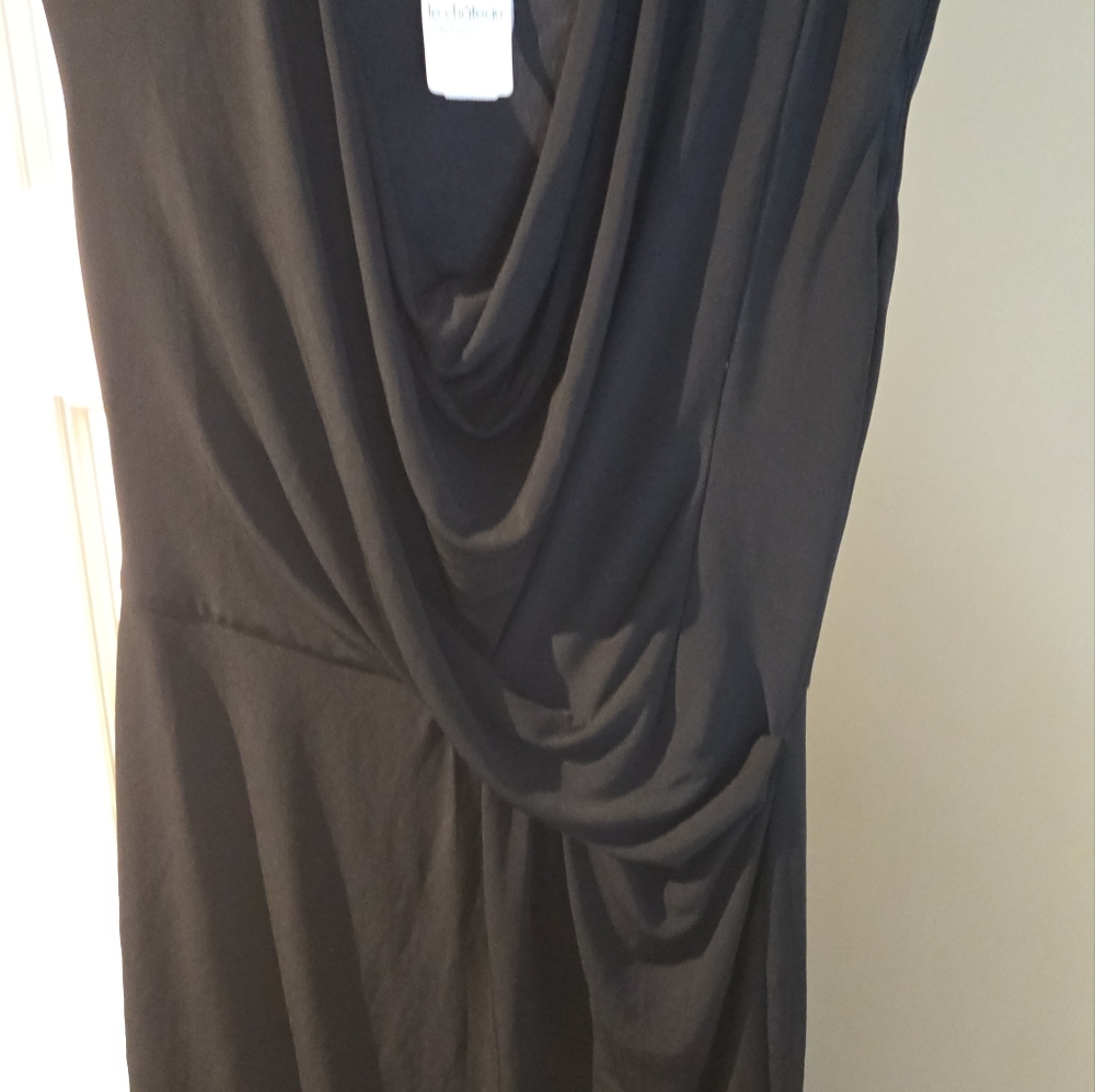 DRESSES - Picture 5 of 16